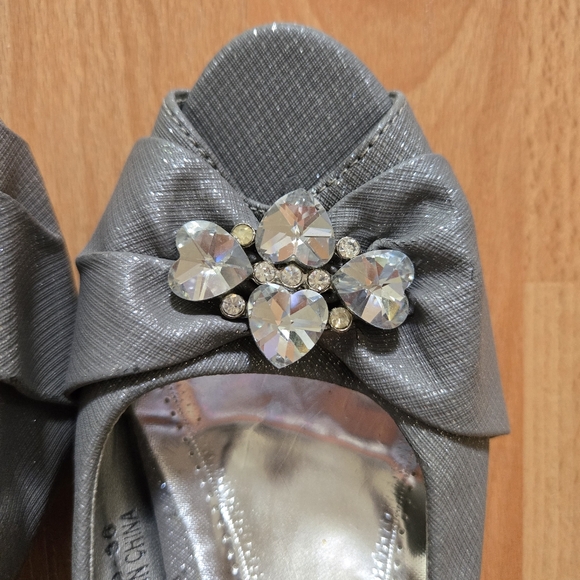 BNWOT grey silver sparkle kitten heel jewelled slip on high heeled shoes size 36 - Picture 7 of 9